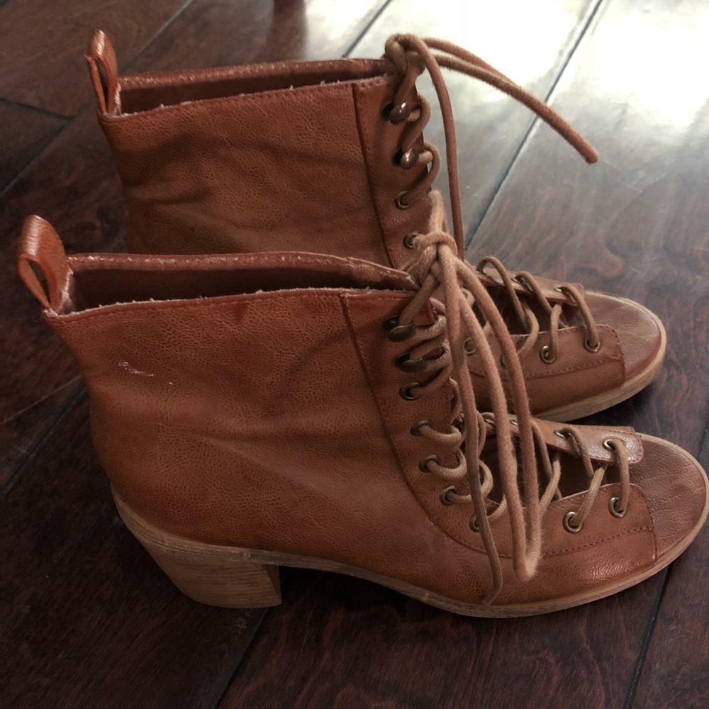 Deena & Ozzy Lace Up open Toe Booties